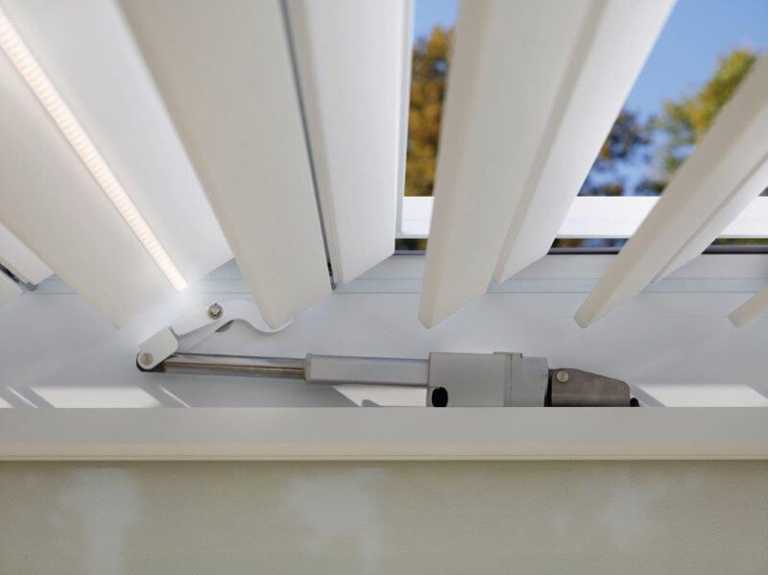 Brustor B-200 motor-louvres CMYK print